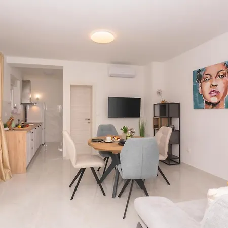 Mala * Σίμπενικ