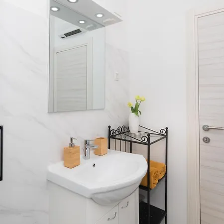 Mala Βίλα Σίμπενικ