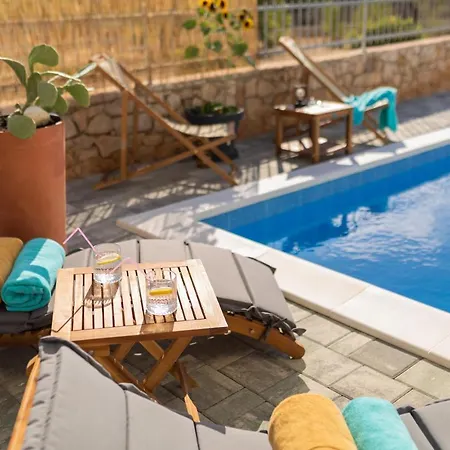 Mala Βίλα Σίμπενικ