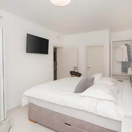 Mala Σίμπενικ