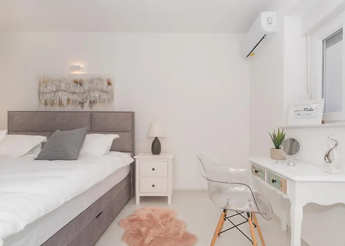 ヴィラ Mala シベニク